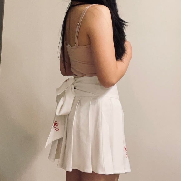 Iron Yokai Kitsune White Floral Embroidered Pleated Skirt - Picture 3 of 6